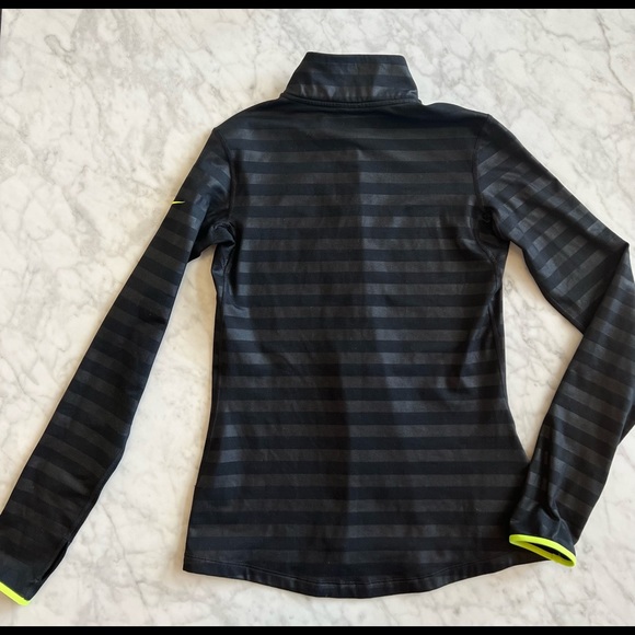 Nike Dry Fit half zip - Picture 2 of 7